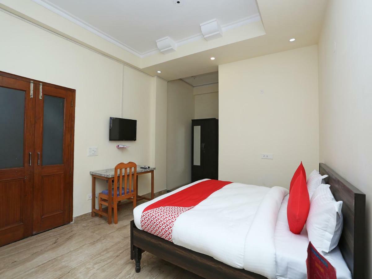 Capital O 38846 Varsha Inn Haripūr Buitenkant foto